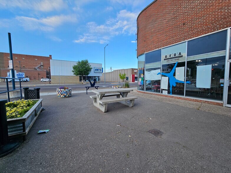 More Photos Of 815 N 1st Ave, Great Falls Auto Dealership For Lease