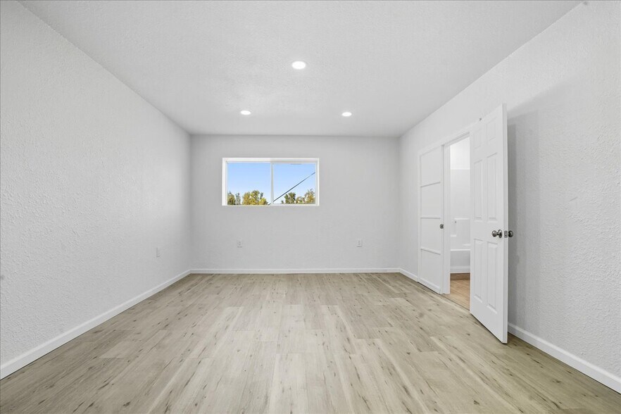 More Photos Of 485 S 8th St, Shandon Industrial For Sale