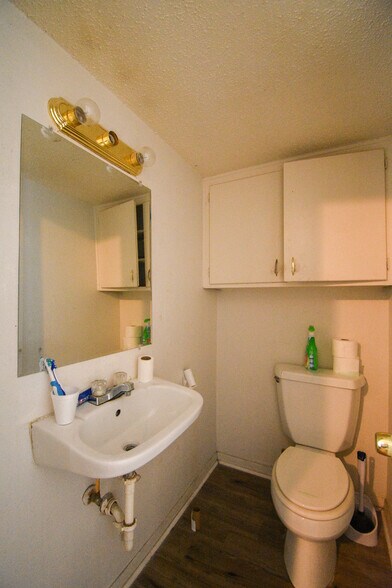 More Photos Of 1805 Rosemary Ave, Victoria Apartments For Sale