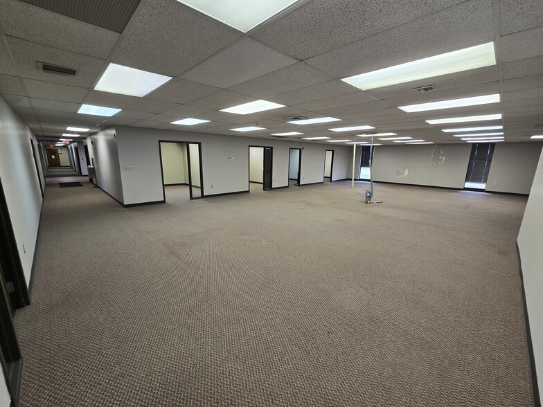 More Photos Of 1600 E Benson Rd, Sioux Falls Office For Sale