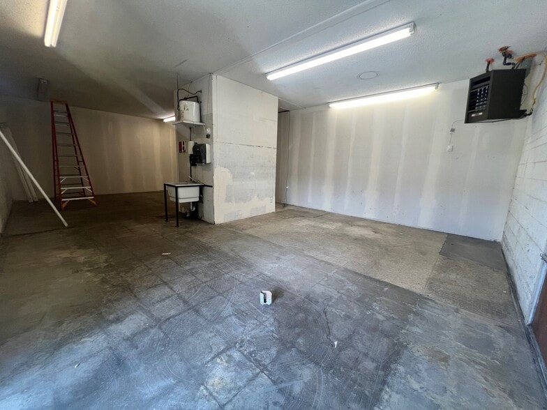 More Photos Of 776 W Baseline Rd, Lafayette Warehouse For Lease