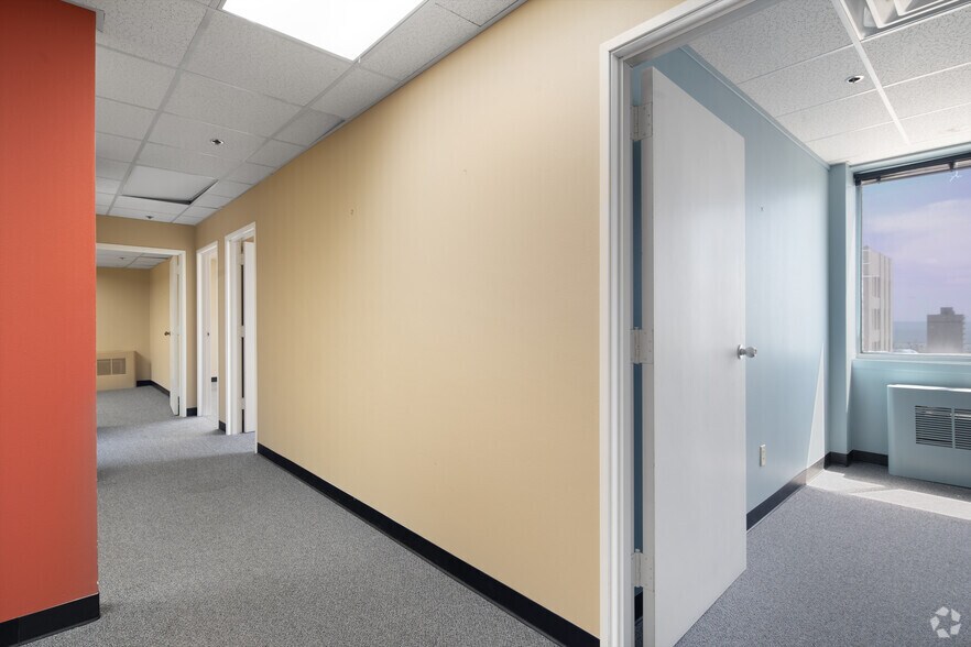 More Photos Of 606 N Carancahua St, Corpus Christi Office For Sale