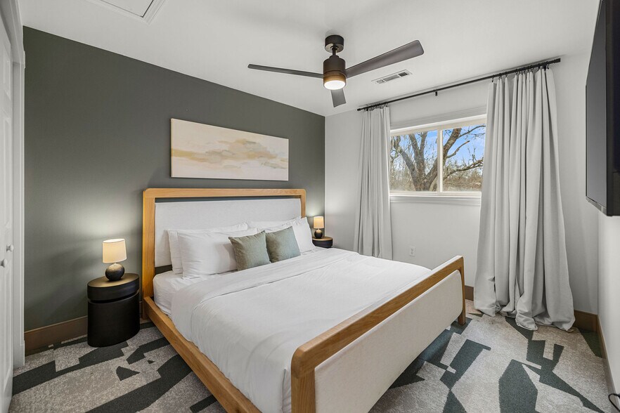 More Photos Of 14733 Dutchmans Dr, Rogers Hotel For Sale