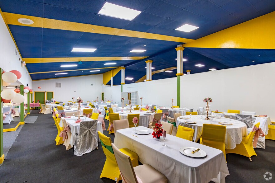 More Photos Of 2120 Collier Ave, Fort Myers Religious Facility For Lease