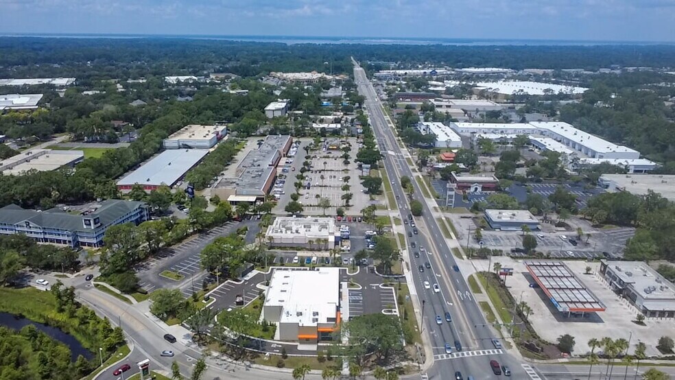 More Photos Of 8730 Baymeadows Rd, Jacksonville Storefront For Lease