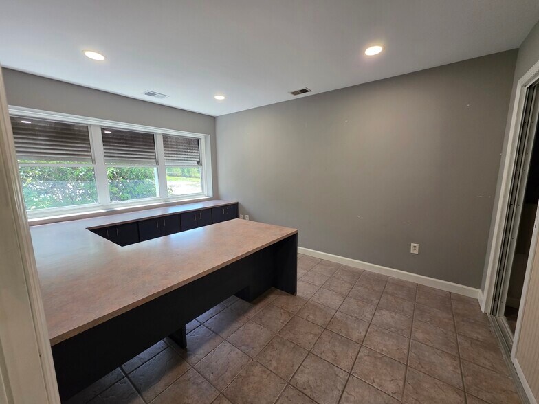 More Photos Of 5851 Lowcountry Dr, Ridgeland Warehouse For Lease