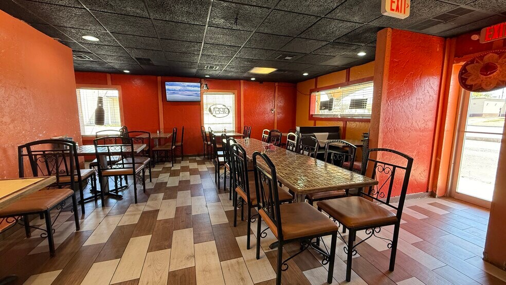 More Photos Of 1310 S Muskogee Ave, Tahlequah Restaurant For Sale
