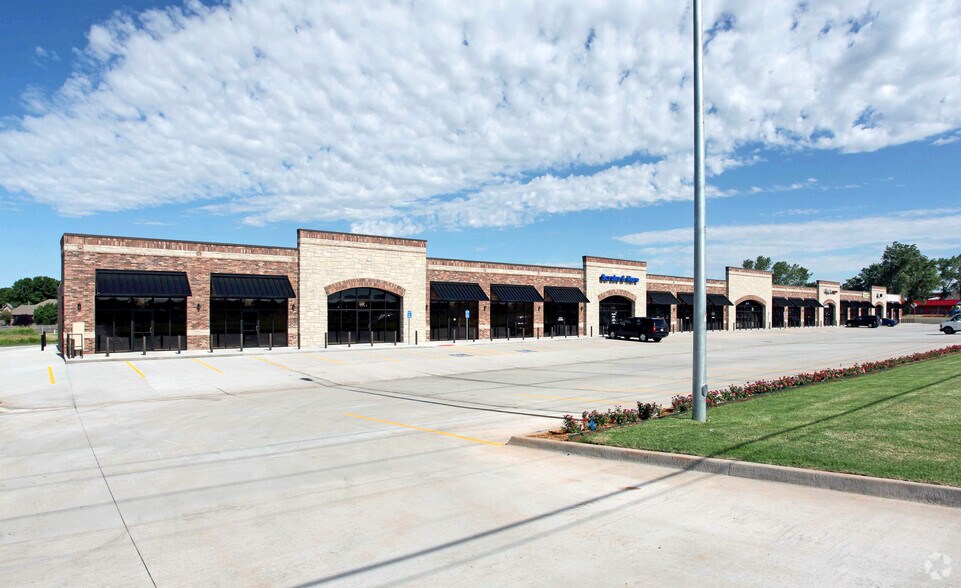 More Photos Of 501 S Mustang Rd, Yukon Unknown For Lease