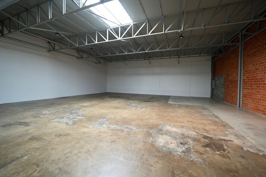 More Photos Of 1110 Henderson St, Houston Warehouse For Lease