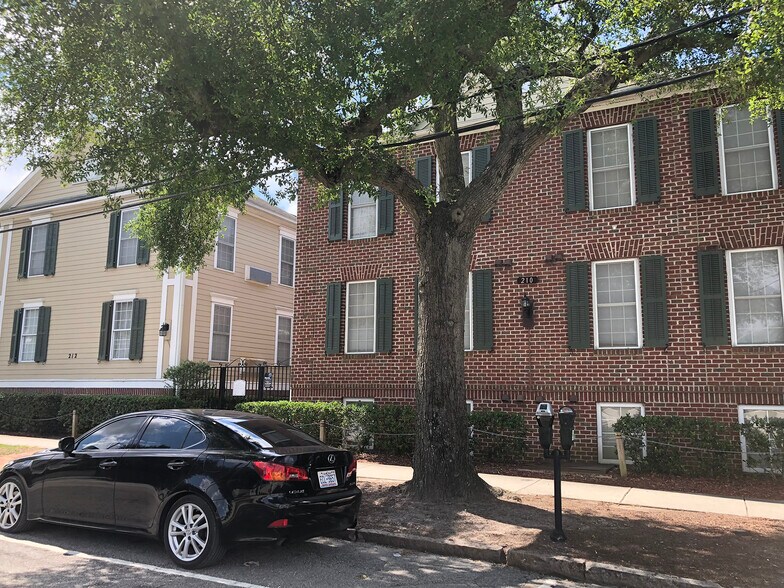 More Photos Of 214 Red Cross St, Wilmington Apartments For Lease