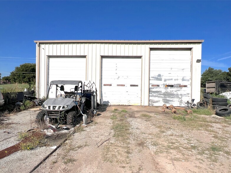 More Photos Of 209 S Country Club Rd, Anadarko Service Station For Sale