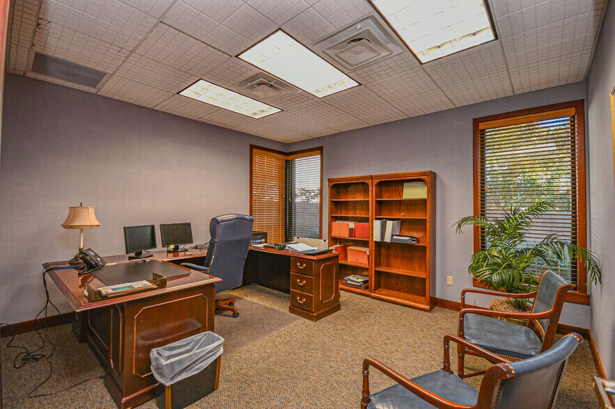 More Photos Of 220 Mckenzie Ave, Panama City Office For Sale
