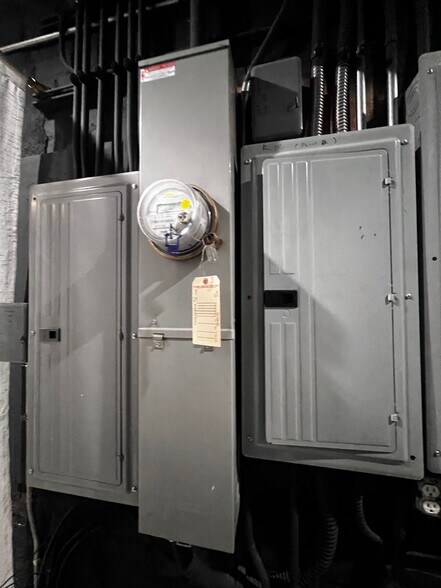 More Photos Of 3211 Beverly Blvd, Los Angeles General Retail For Sale