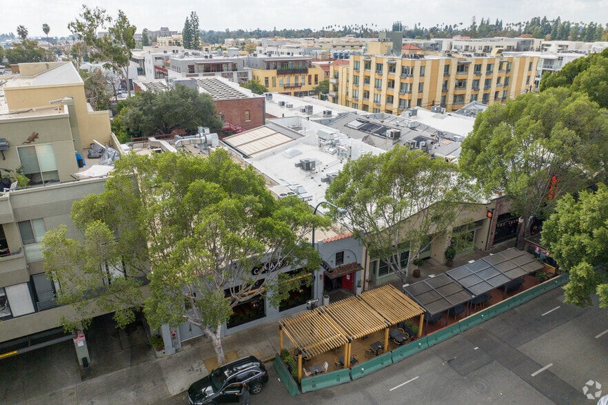 More Photos Of 30 W Green St, Pasadena Storefront For Lease