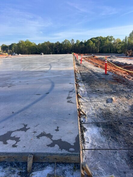 More Photos Of 461 Augusta Arbor Way, Greenville Distribution For Lease