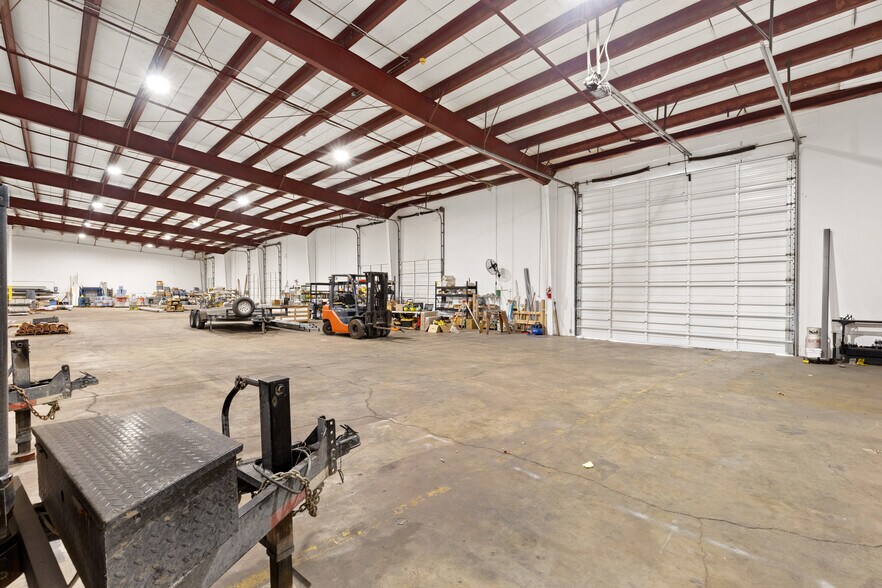 More Photos Of 812-814 Blue Mound Rd, Saginaw Warehouse For Lease