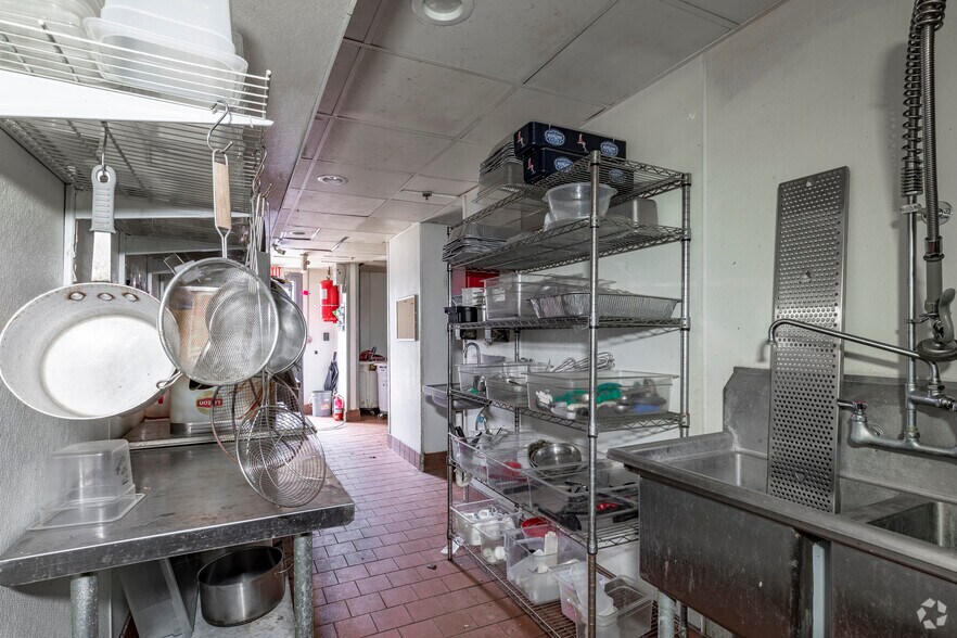 More Photos Of 18745 Redland Rd, San Antonio Restaurant For Lease