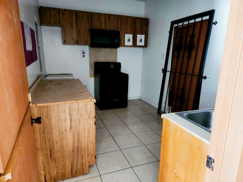 More Photos Of 4837 Martin Luther King Dr, Bowling Green General Retail For Sale