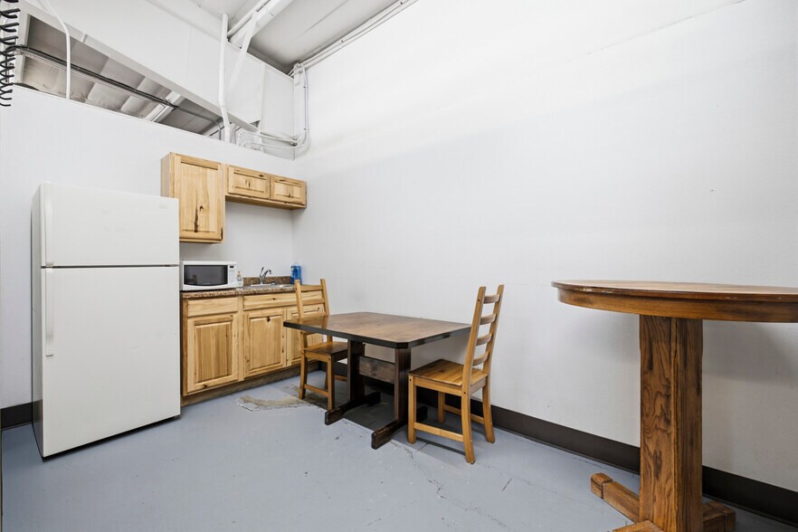 More Photos Of 2015-2017 2nd Ave, Greeley Warehouse For Sale