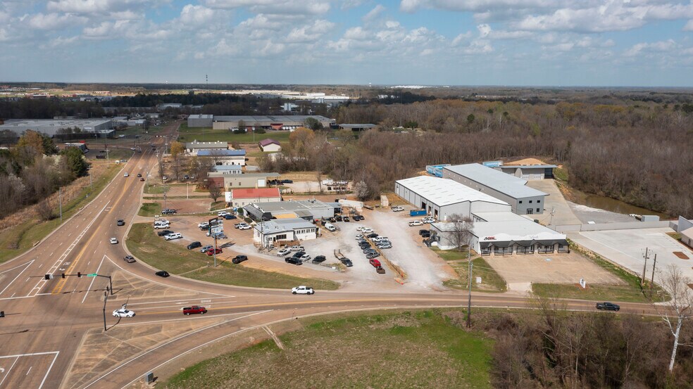 More Photos Of 148 Weisenberger Rd, Madison Flex For Lease