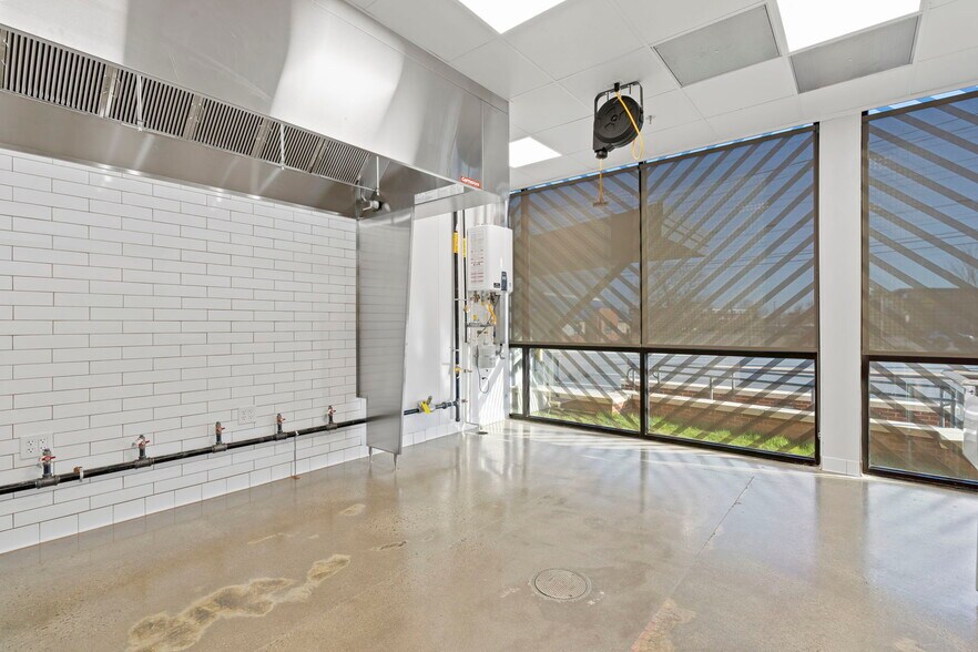 More Photos Of 4711 W Broad St, Richmond Freestanding For Lease