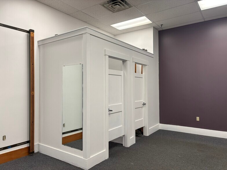 More Photos Of 9 Bow St, Freeport General Retail For Sale