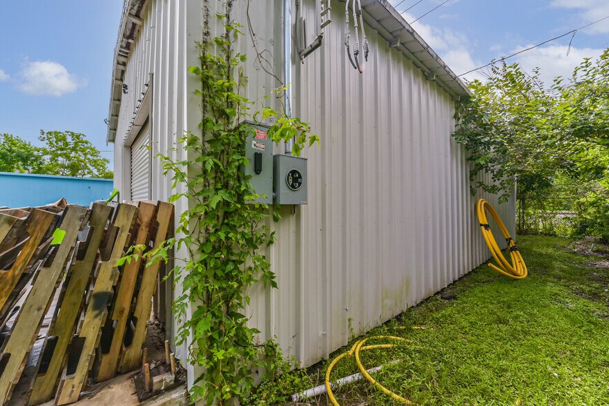 More Photos Of 14133 Ravendale Rd, Humble Warehouse For Sale