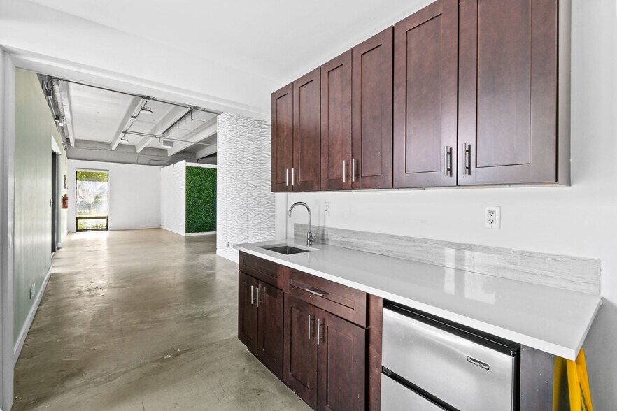 More Photos Of 469 Spencer Dr, West Palm Beach Medical For Lease