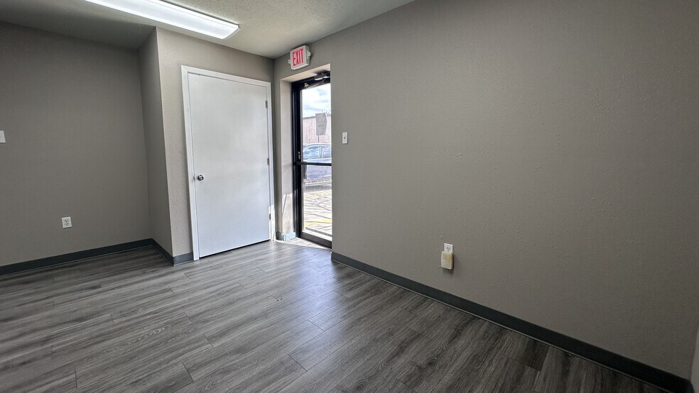 More Photos Of 13404 Redfish Ln, Stafford Warehouse For Lease