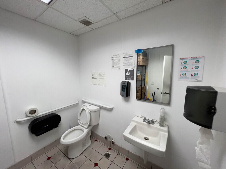 More Photos Of 3400 NE 2nd Ave, Miami Restaurant For Sale