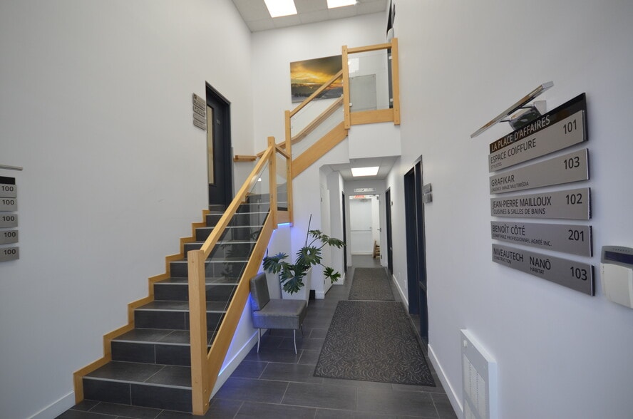 More Photos Of 2 Rue De L'usine, Baie-Saint-Paul General Retail For Sale