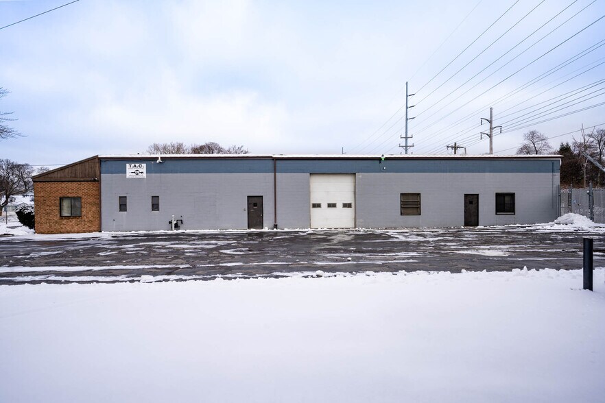 More Photos Of 170 Bennington Dr, Rochester Manufacturing For Lease