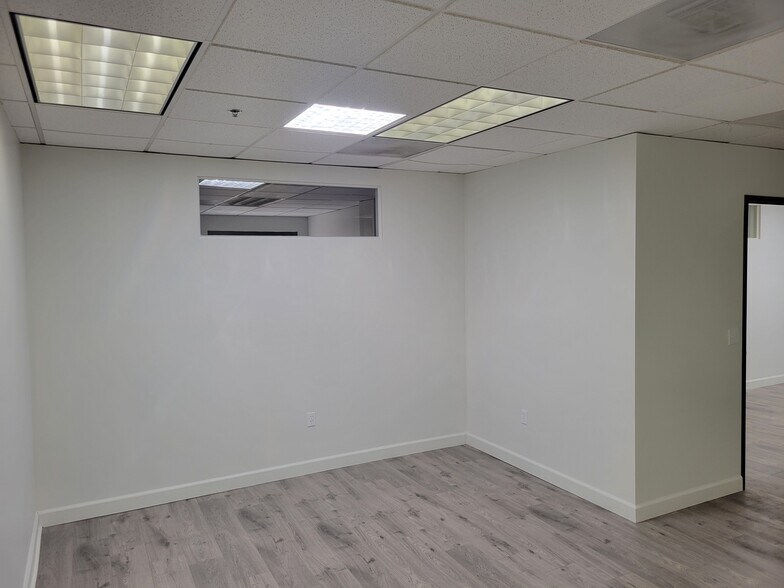 More Photos Of 2626 Foothill Blvd, La Crescenta Loft Creative Space For Lease