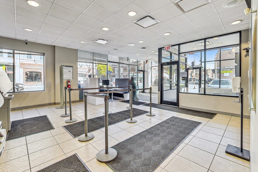 More Photos Of 3101 W Cermak Rd, Chicago Storefront Retail Office For Lease