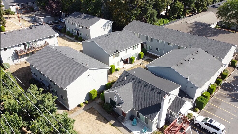 More Photos Of 16300-16400 E Burnside St, Gresham Apartments For Sale