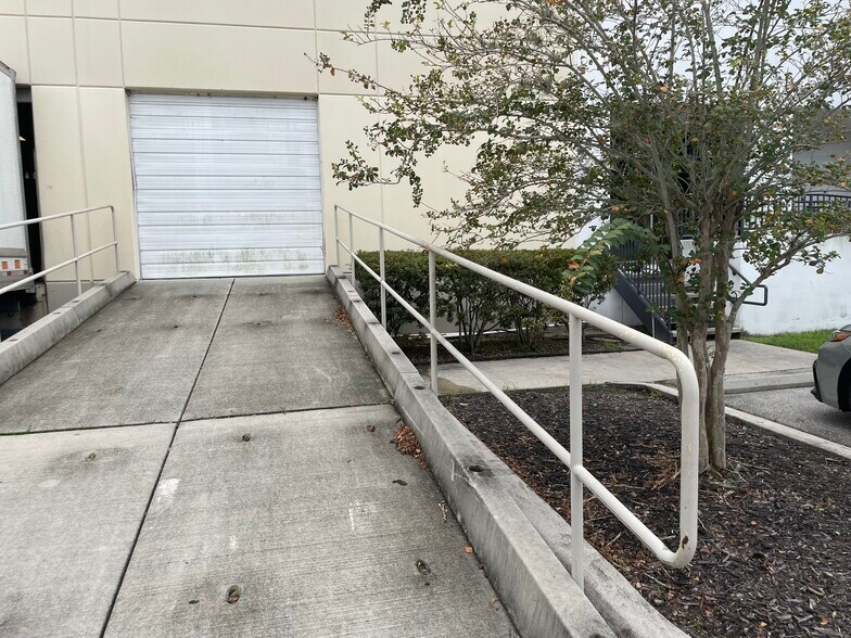 More Photos Of 1700 35th St, Orlando Warehouse For Lease