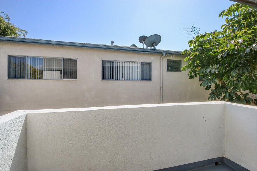 More Photos Of 3735 Mentone Ave, Los Angeles Apartments For Sale