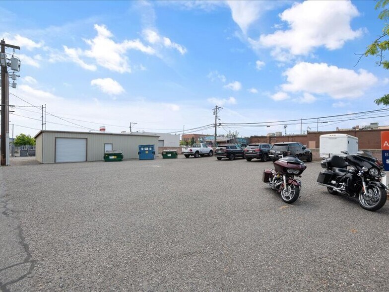 More Photos Of 110 N Cascade St, Kennewick Flex For Sale