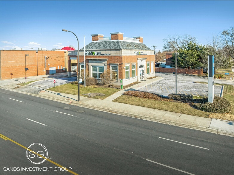 Primary Photo Of 9701 S Cicero Ave, Oak Lawn Bank For Sale