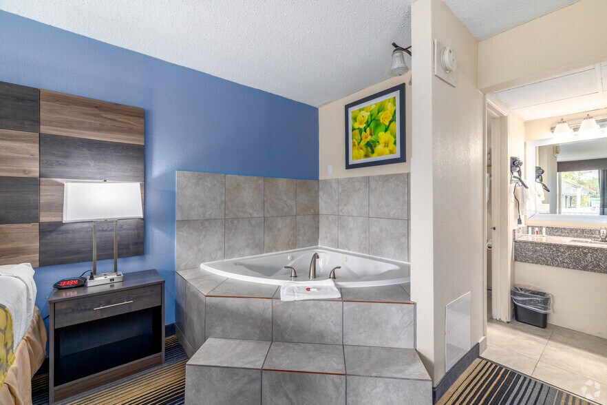 More Photos Of 710 Market St, Cheraw Hotel For Sale