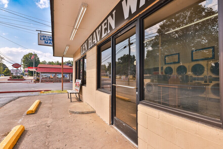 More Photos Of 551 Elm St, Martin Hotel For Sale