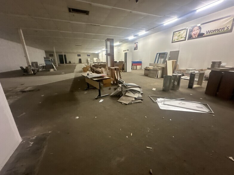 More Photos Of 1625 US Highway 61 N, Lancaster Warehouse For Sale