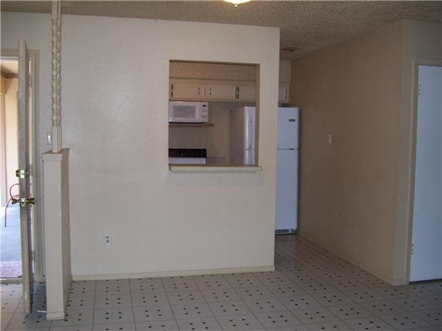 More Photos Of 208-210 N Vanderveer St, Burnet Apartments For Sale