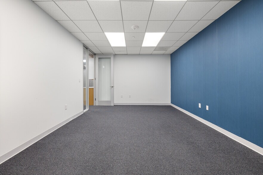 More Photos Of 17 S Briar Hollow Ln, Houston Office Residential For Lease