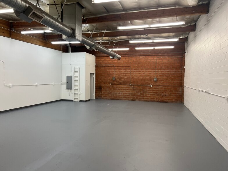 More Photos Of 7401 Laurel Canyon Blvd, North Hollywood Warehouse For Lease