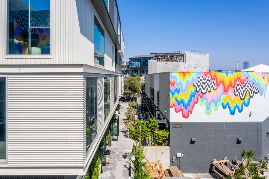 More Photos Of 8820 Washington Blvd, Culver City Freestanding For Lease