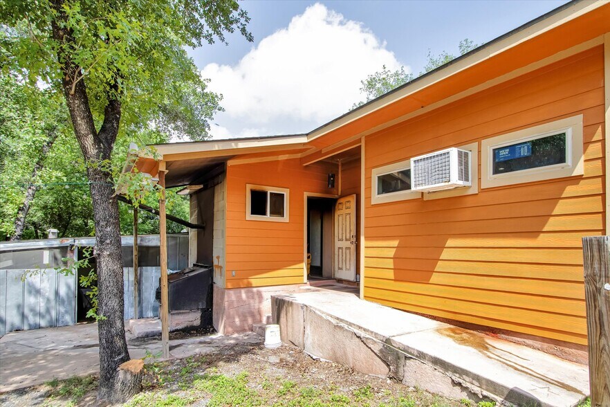 More Photos Of 3710 Waterwood Pass, Elmendorf Restaurant For Sale