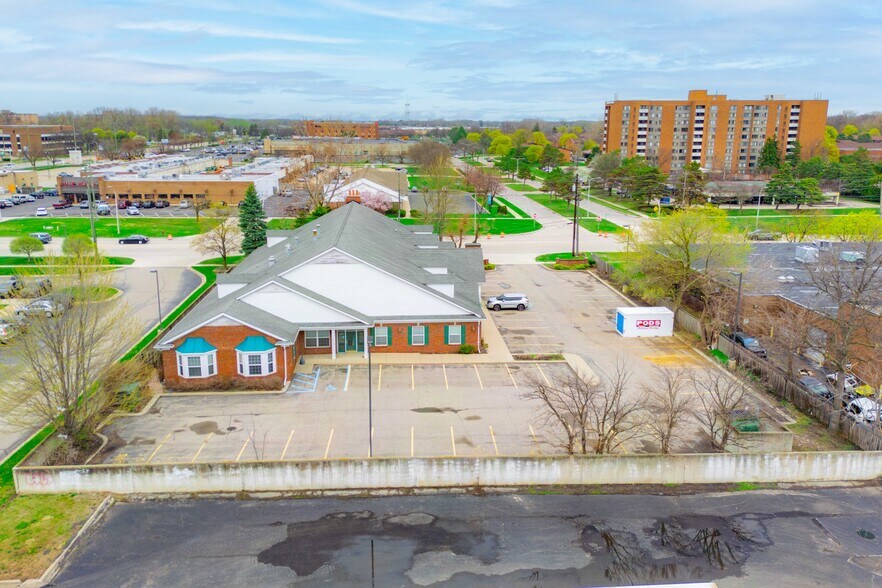 More Photos Of 2104 E Eleven Mile Rd, Warren Office For Lease