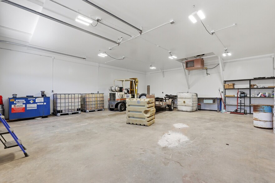 More Photos Of 11700 Sturgis Rd, Summerset Warehouse For Sale