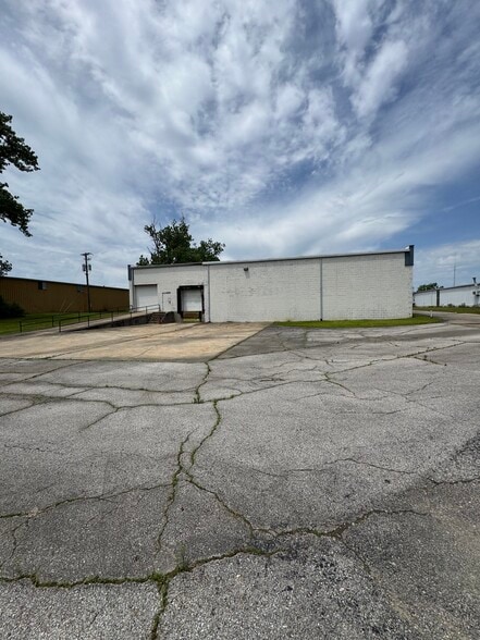 More Photos Of 855 Mitchell Road Ext, Tupelo Flex For Sale